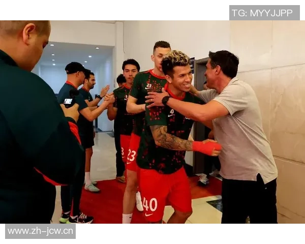 足球明星转会瞬间引发热议新球队前景备受期待
